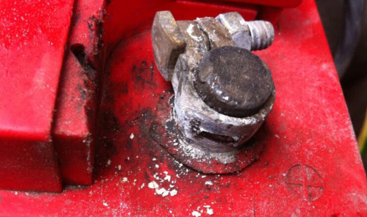 Почему происходит окисление клемм аккумулятора автомобиля | АВТО ...