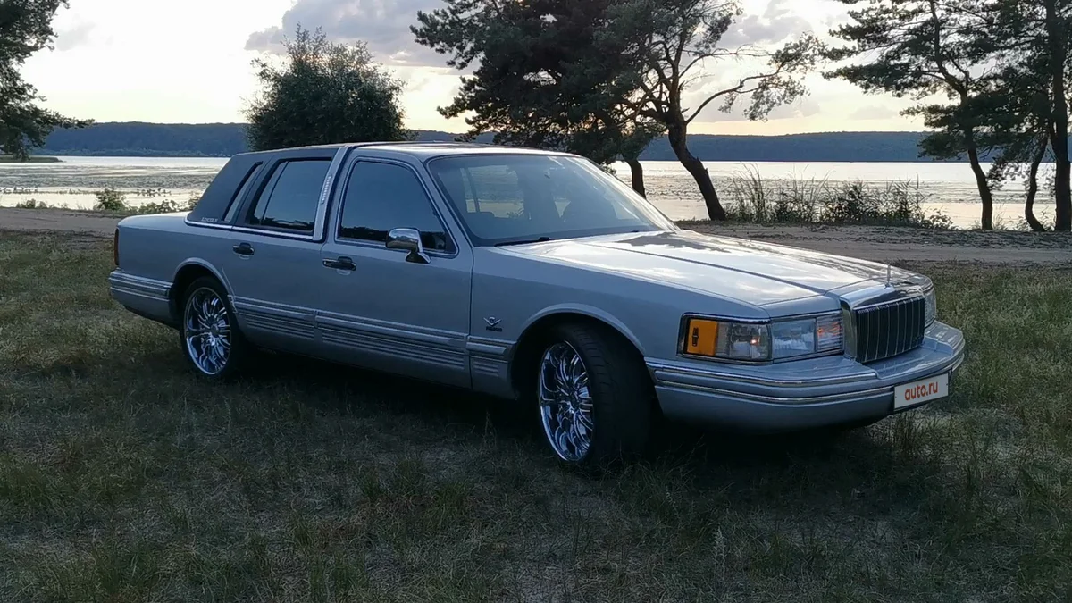 Самые крутые и дорогие старые автомобили Lincoln Town Car,которые продаются  в России | Инфо-факты | Дзен