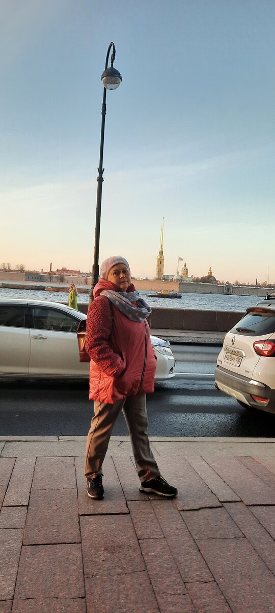 На Дворцовой набережной. Вид на Петропавловскую крепость.