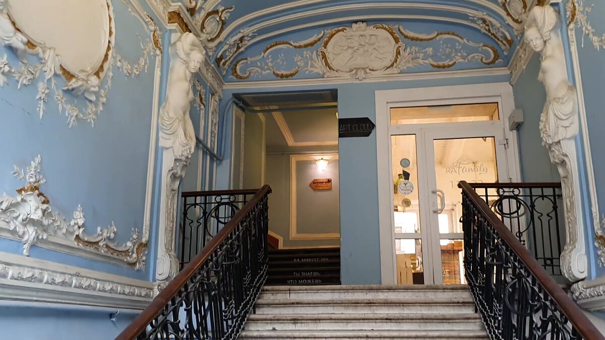 Голубая парадная, Санкт-Петербург, Кузнечный переулок