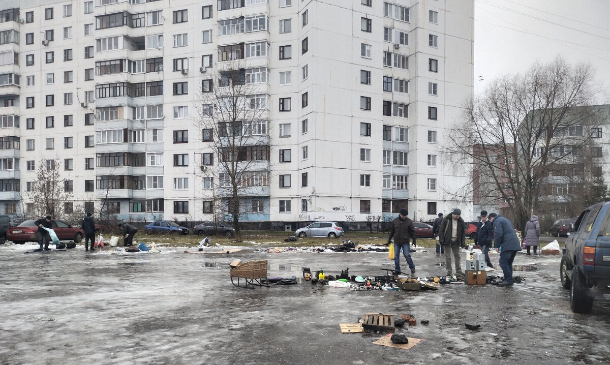Блошиный рынок в Ярославле. Брагино. 28 ноября 2021 г. Все фото автора.