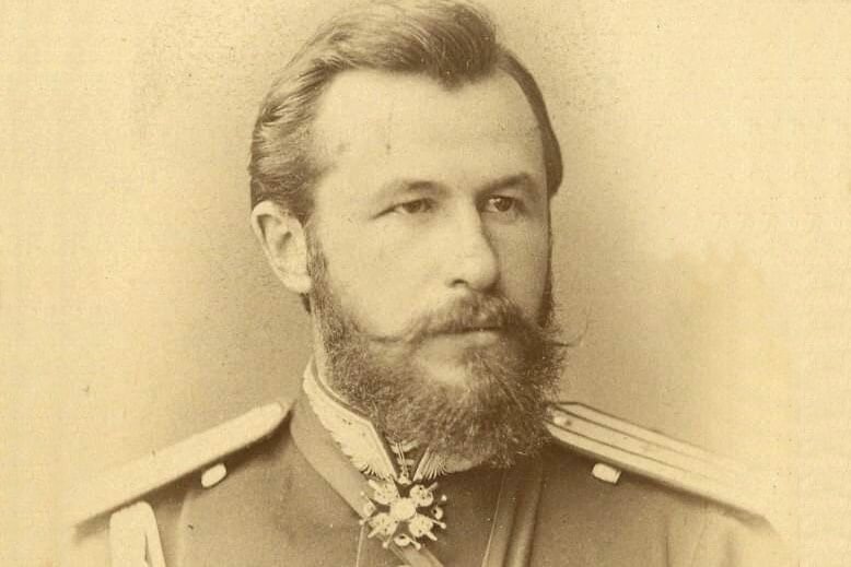 Вглядимся в это прекрасное русское лицо... 