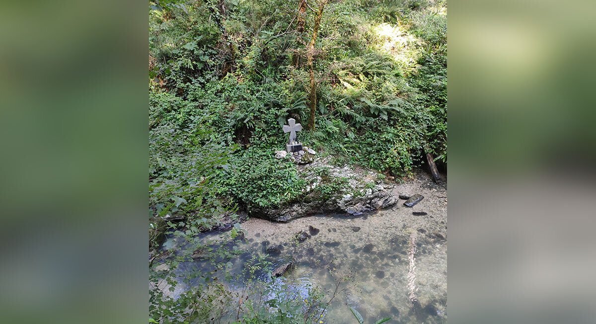 Лобное место Симона Канонита. Камни до сих пор хранят следы крови Святого Апостола.