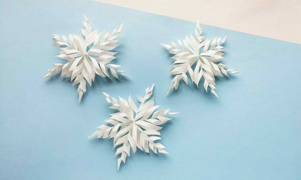 Как сделать красивую снежинку из бумаги