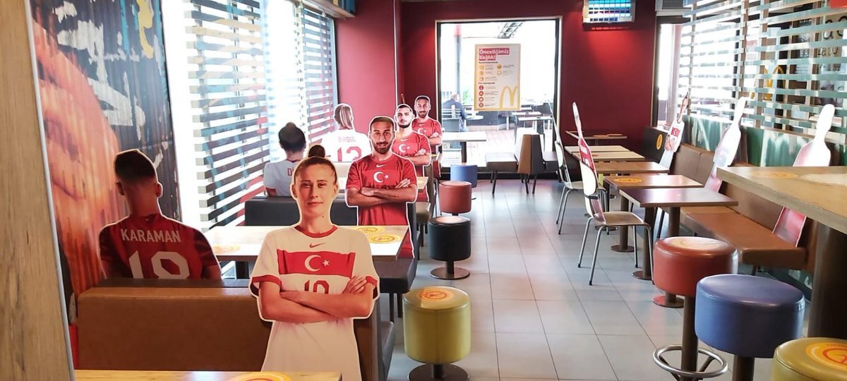 Twitter.com По крайней мере некоторых жителей ЕАО Макдоналдс обеспечит работой - официантами  