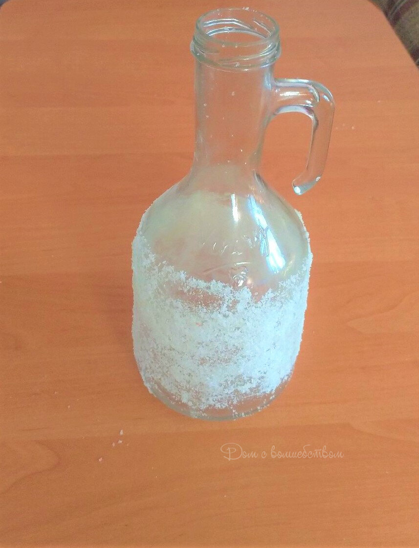 Амфора из цемента для сада. Декор бутылки средневековые. Папье маше кувшин. Кувшин из цемента. Декор с кувшином в саду.