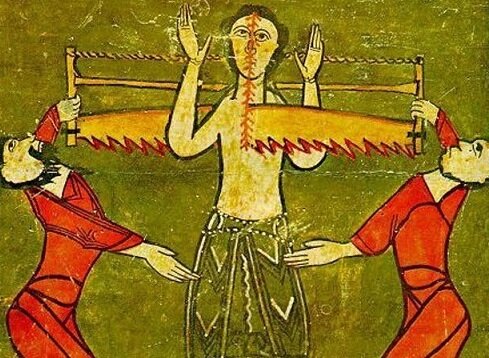 Распиливанием приговорённых занимались в разные времена, но обычно святые были жертвами казни, а не инициаторами