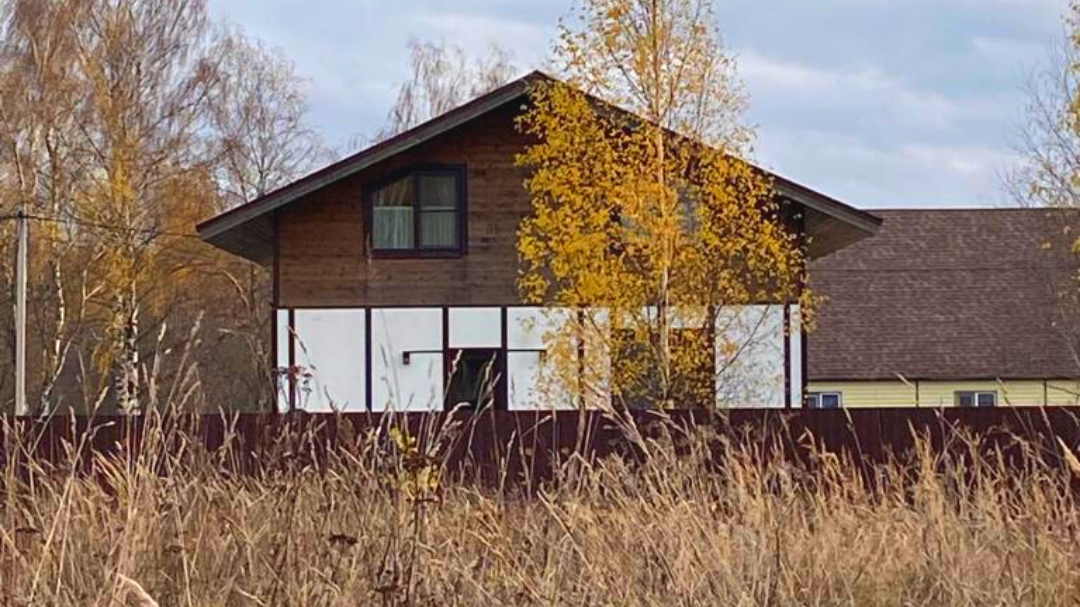 Фотография дома после обновления фасада.