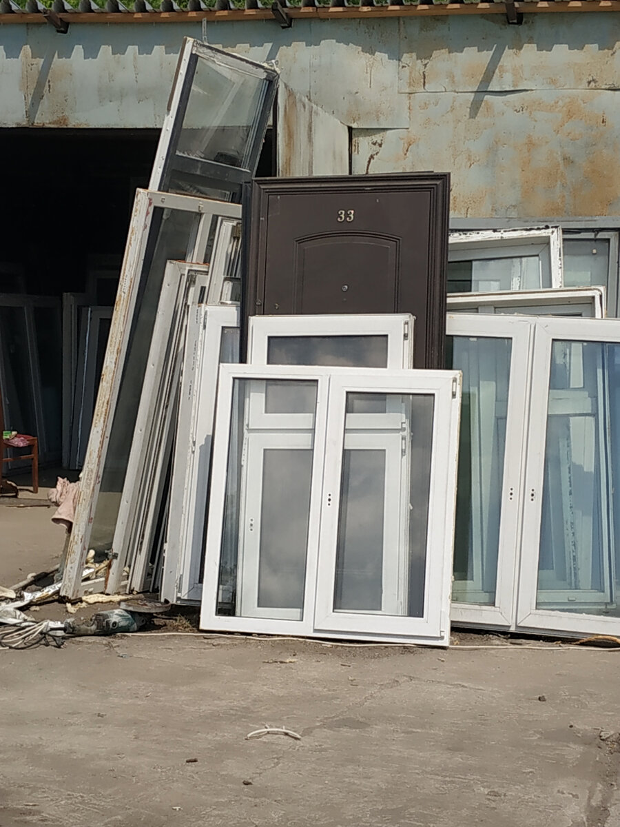 Брала дверь и окна б/у.