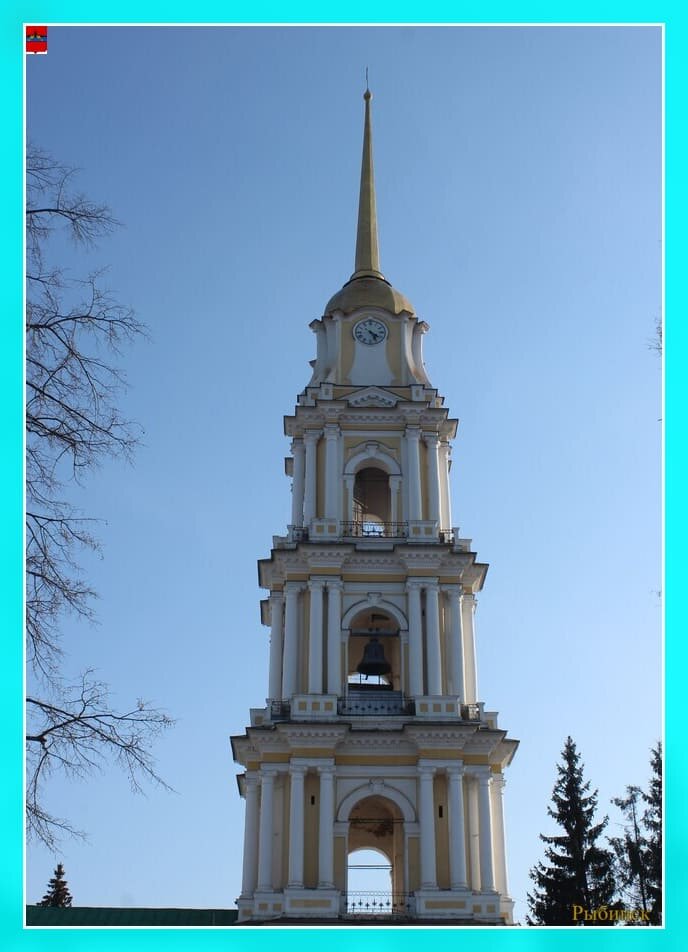 Колокольня с часами.