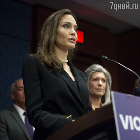    Анджелина Джоли LEGION-MEDIA