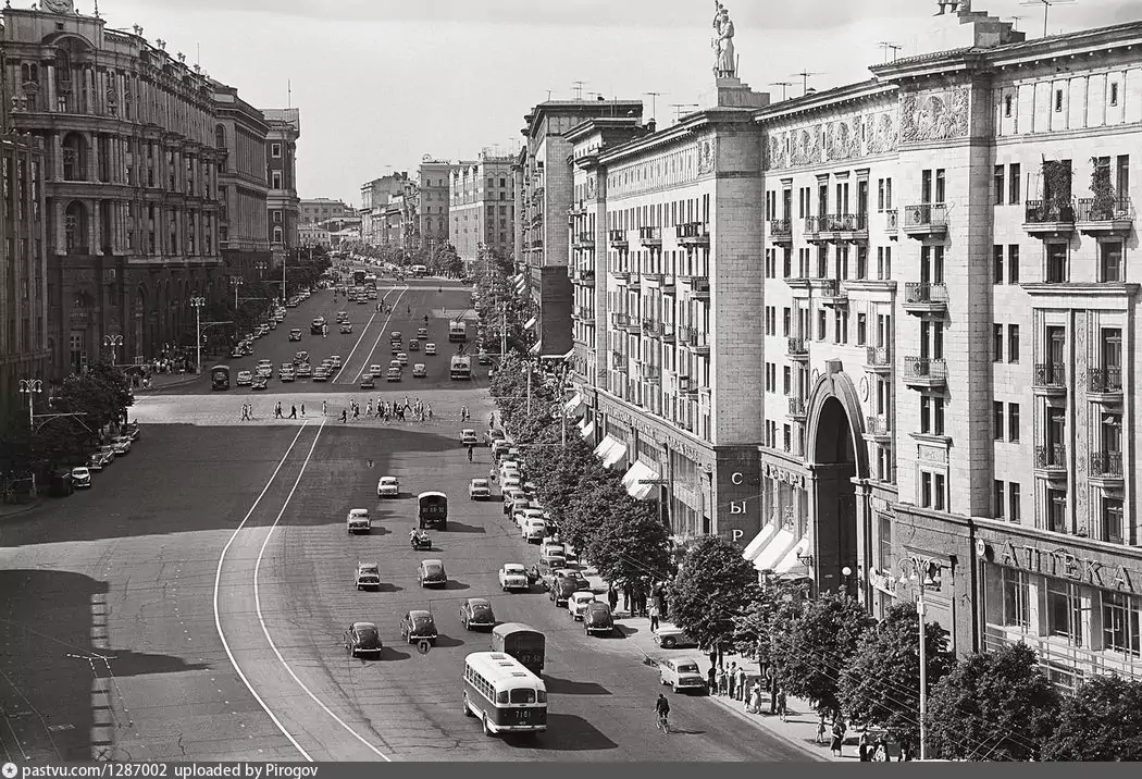 Улица Горького, 1958-1959 г. Автор: Н. С. Грановский.