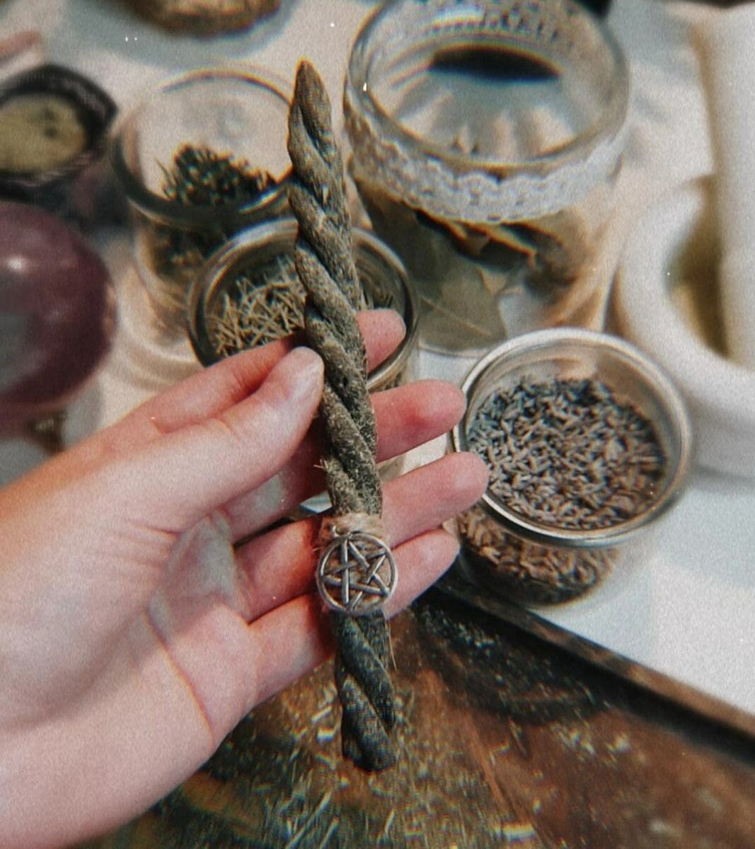 Викканская свеча для избавления от негатива