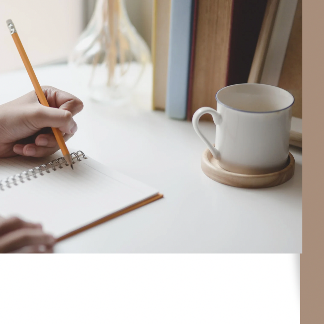 Выполнено в Canva