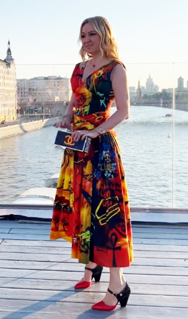    Яна Рудковская выбрала для выхода в свет яркое платьеСоцсети Яны Рудковской