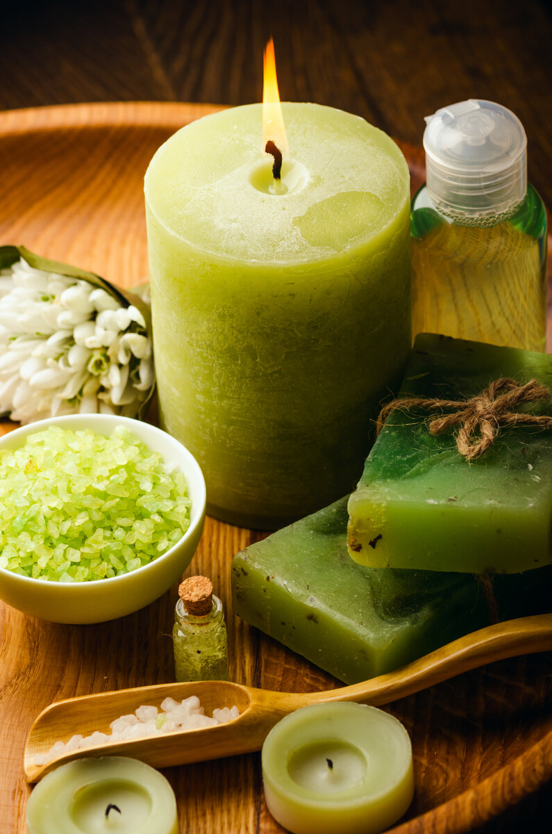 ароматические свечи с дымом. ароматерапия при бессоннице. массаж с эфирными маслами. свечи в масле. эфирные масла для свечей.