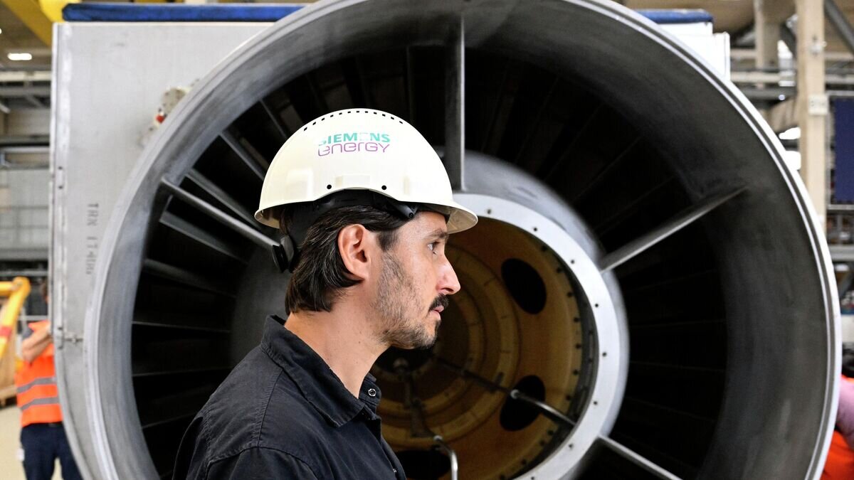    Турбина для газопровода "Северный поток-1" на заводе Siemens Energy в Мюльхайме-на-Руре© AFP 2022 / Sascha Schuermann