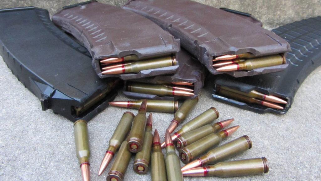 Источник: https://armiesnews.ru/2019/07/istoriya-kalibra-sovetskij-maloimpulsnyj-patron-545x39-mm/