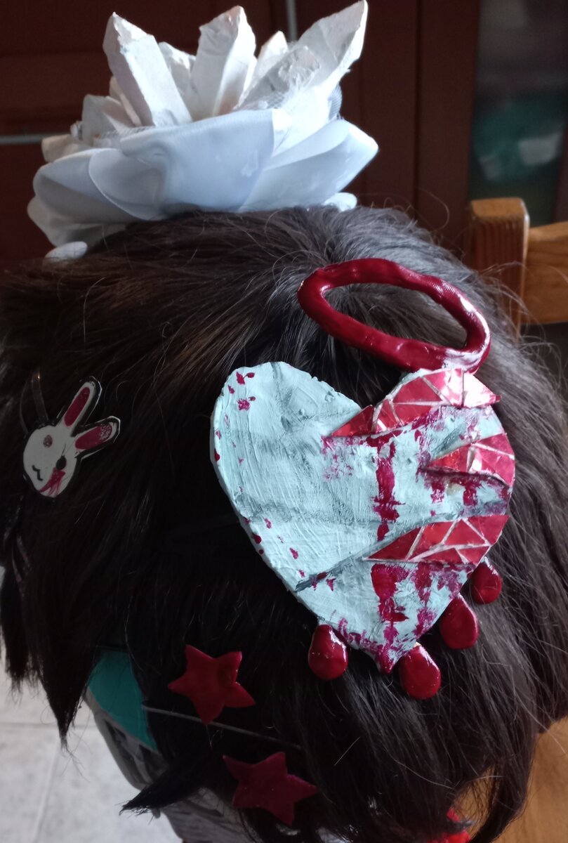 Вот такая конструкция на клею и чистой магии