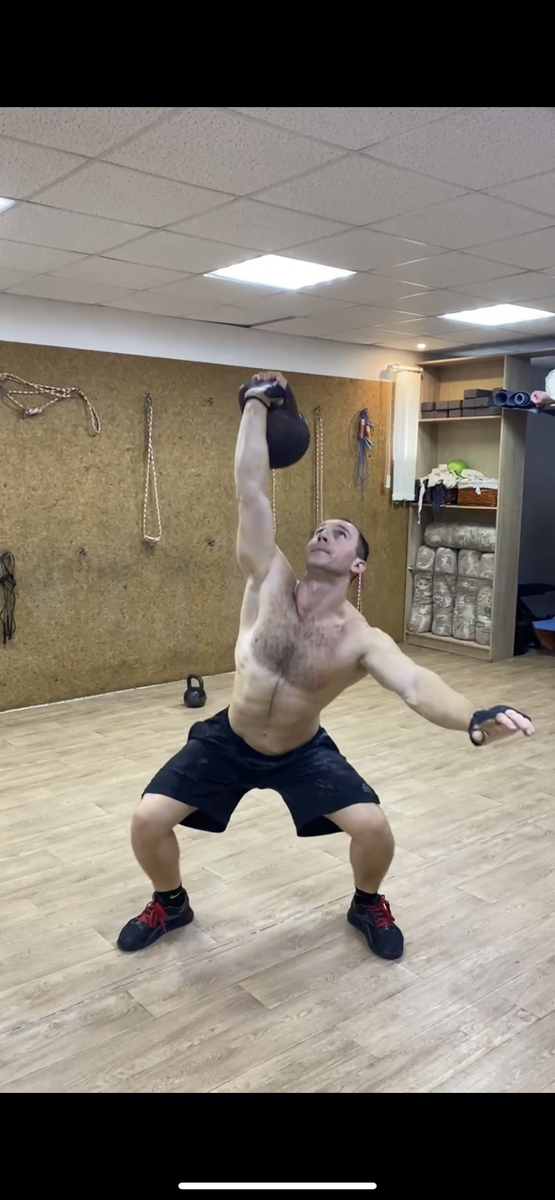 Турецкий подъем с гирей 42 кг. 