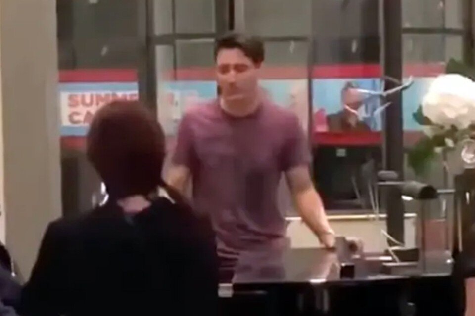     В офисе премьера не разглядели в поведении своего босса никакого криминала