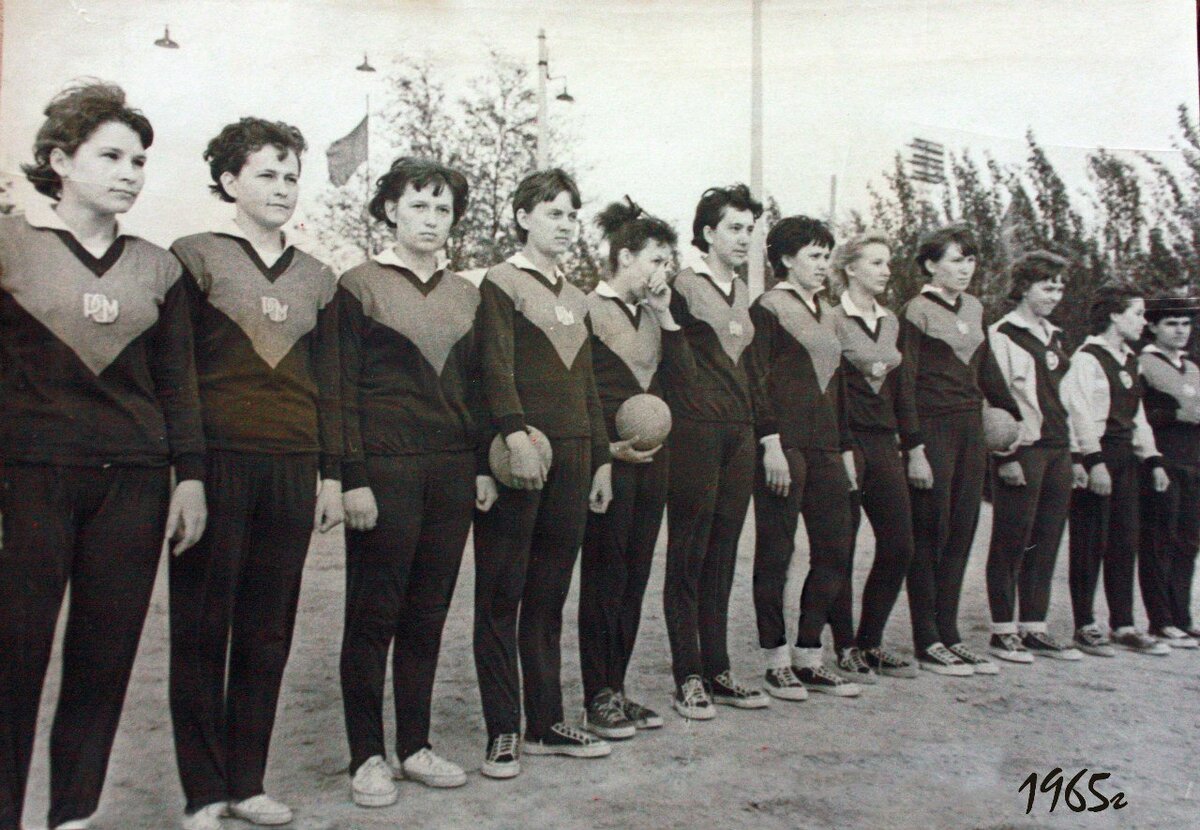 Игроки первого состава гандбольной школы «Старт»