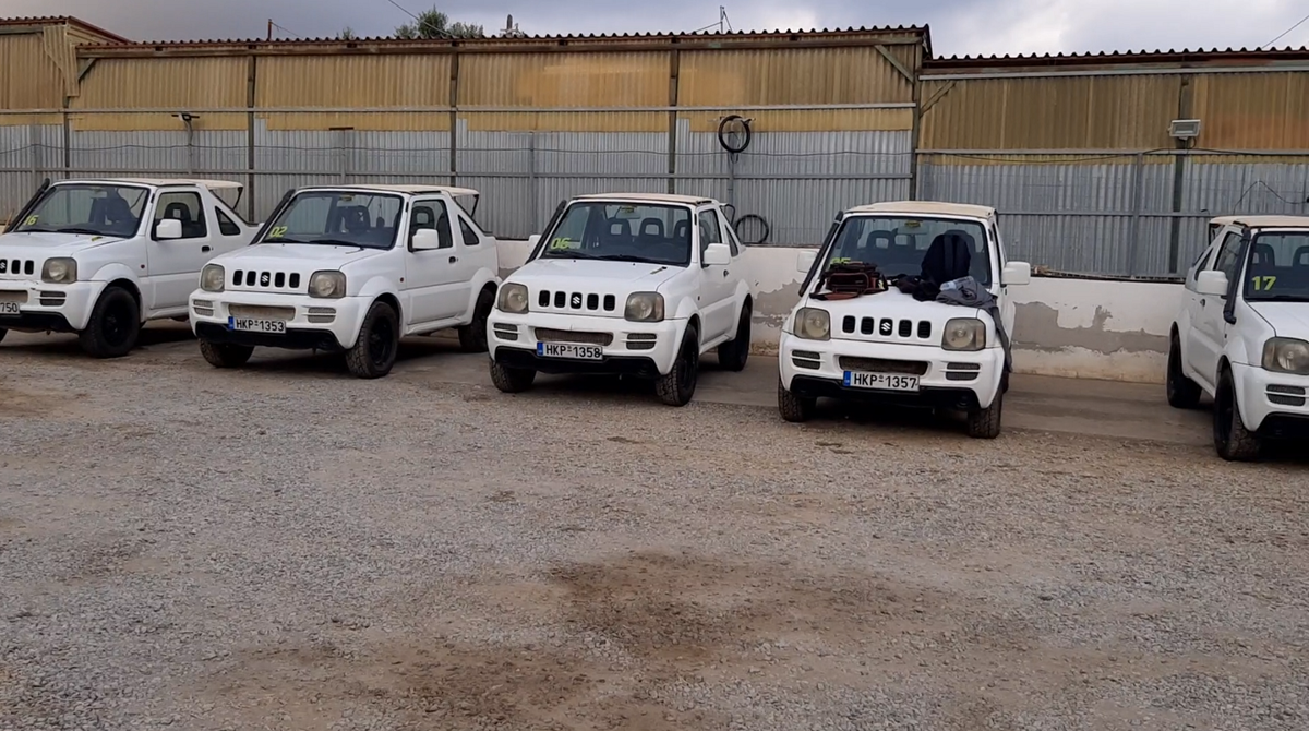Гараж джипов Suzuki, откуда мы отправлялись