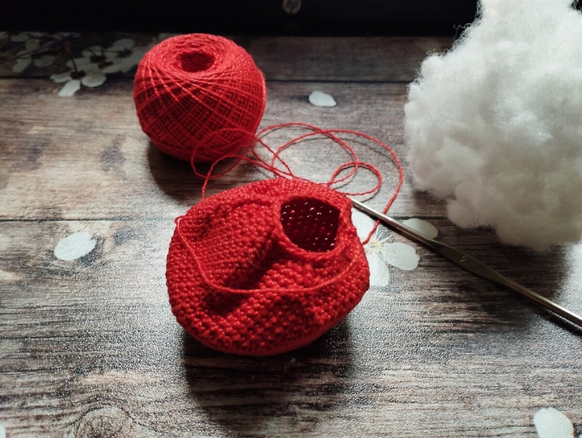 Фото автора. Этап вязания перед добавлением наполнителя.