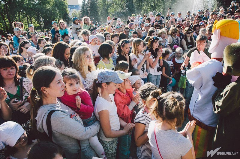 На первом Параде ростовых кукол яблоку было негде упасть!