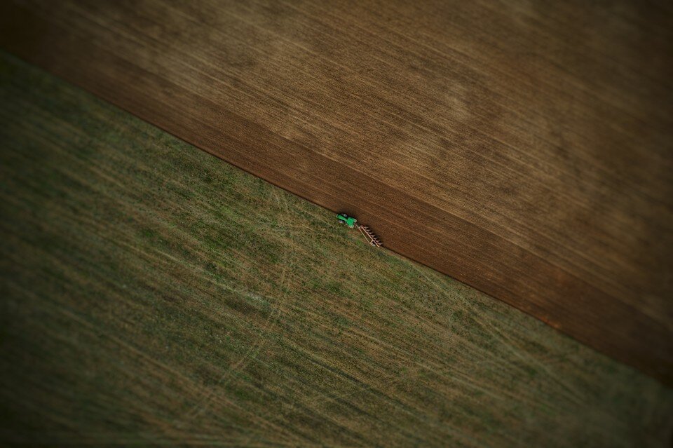     Поля мужчинам даже не принадлежали. Иван МАКЕЕВ