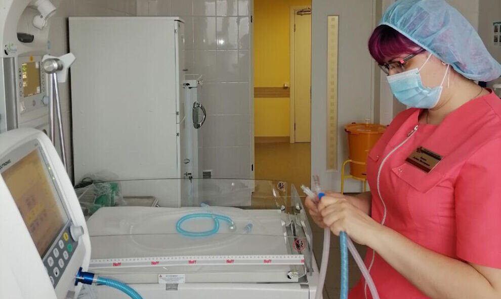    В Надыме роддом обеспечили новым портативным аппаратом ИВЛ