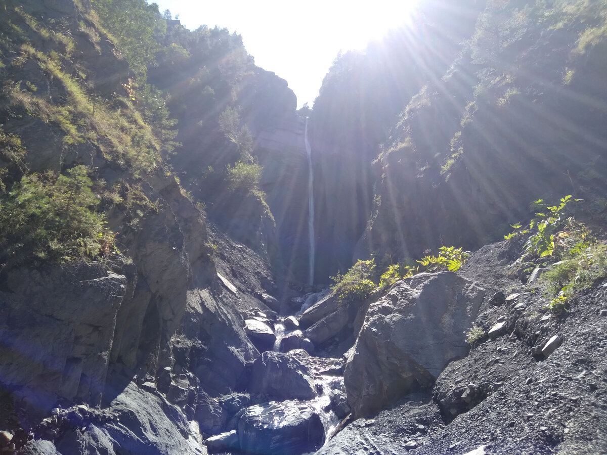 Водопад Зрых в Ахтынском районе Дагестана