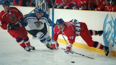 Автор золотой шайбы Олимпиады сбежал в Канаду. Это не помешало ему стать национальным героем  📷
