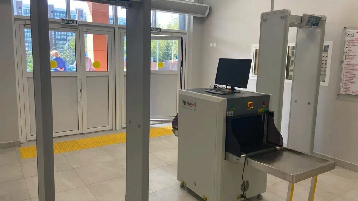     В Верховном суде Татарстана сегодня допросили Александра Ванюшина в рамках дела о нападении Ильназа Галявиева на гимназию №175 в Казани. В день трагедии он пришел в учебное заведение трудоустраиваться ночным охранником.