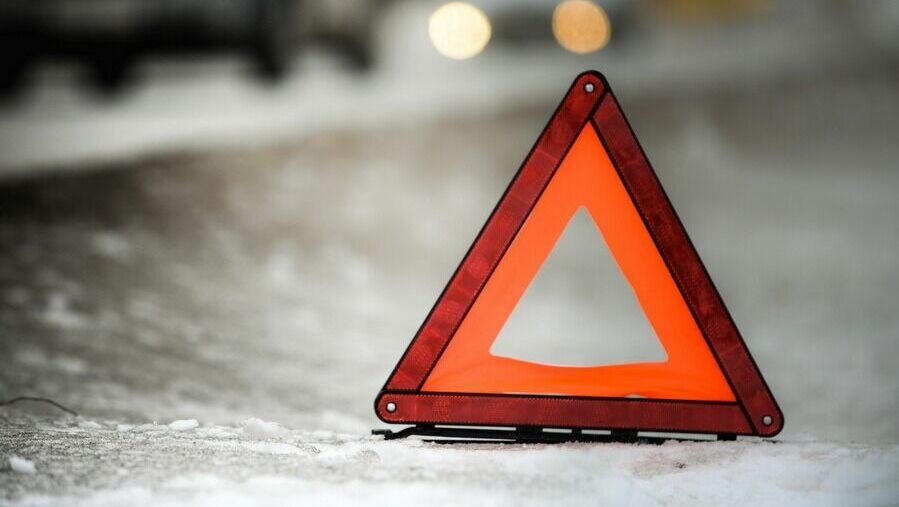     Авария произошла сегодня днем в Любинском районе Омской области, на 563 км автодороги. Легковой автомобиль ехал со стороны Тюмени. Один человек обратился за медпомощью, сообщили в МВД по Омской области.