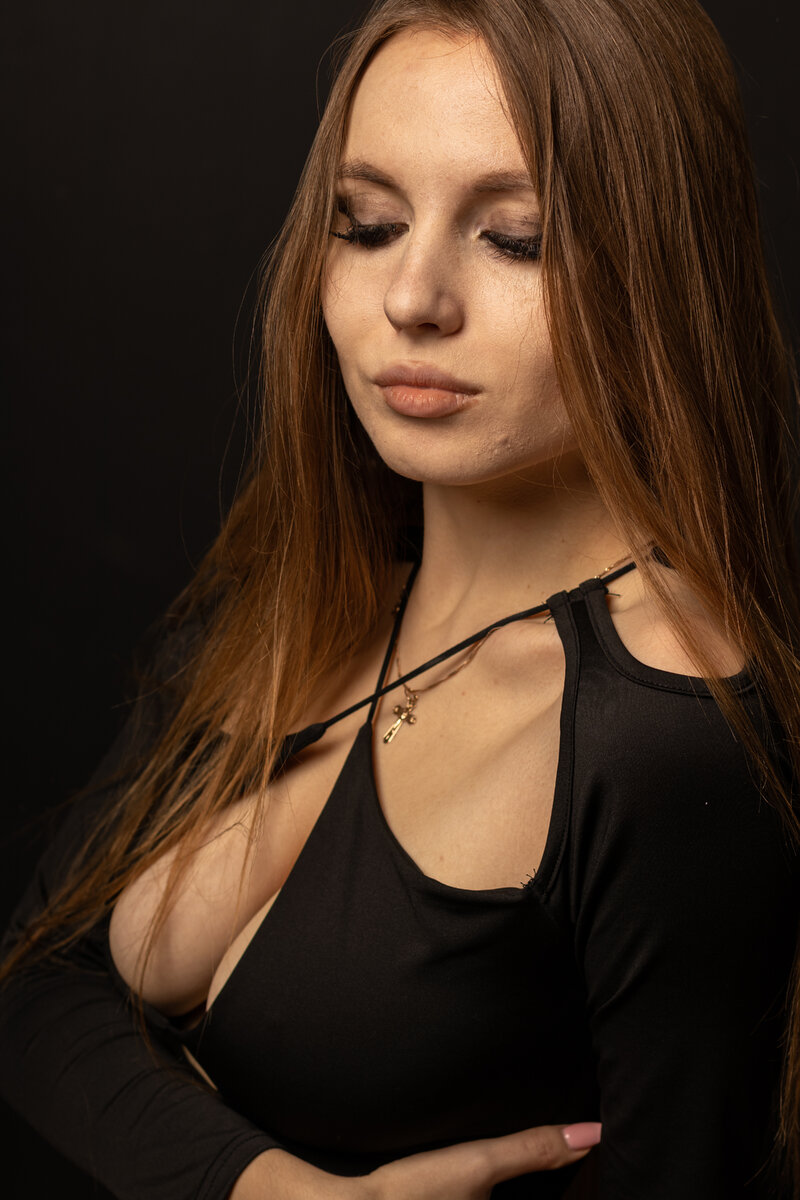Красивая девушка в чёрном платье | Охота на фото | Дзен
