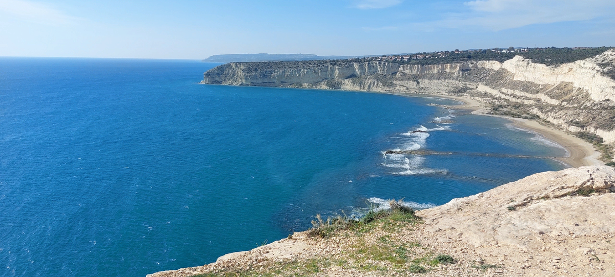 А море на Кипре - основной центр притяжения, как ни крути