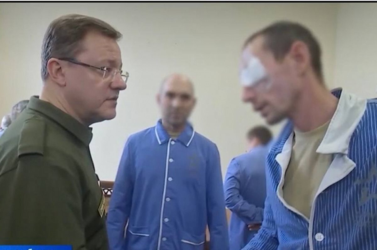   Губернатор Дмитрий Азаров встретился с раненными в Макеевке самарцами
