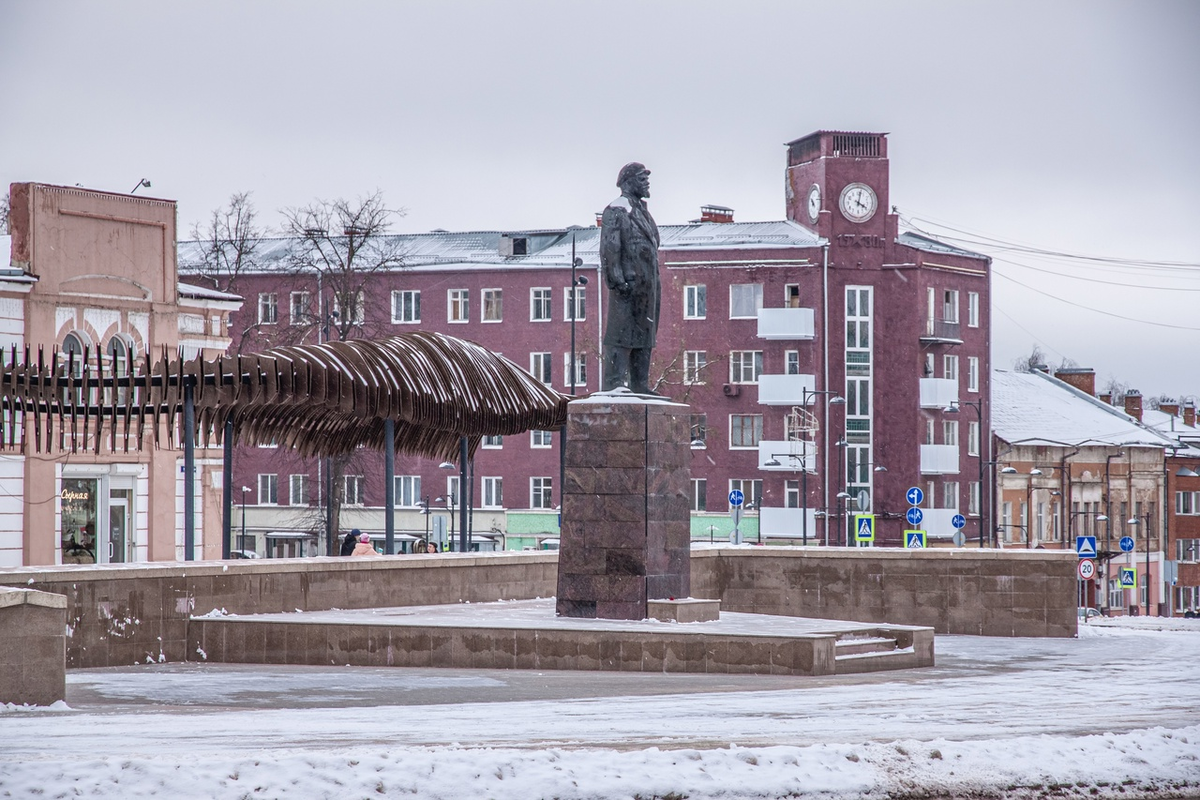 В Серпухове есть церковь-спортзал, свой Биг-Бен и павлины, спрятавшиеся по  всему городу. Не ожидал такого! | BEZгида | Дзен