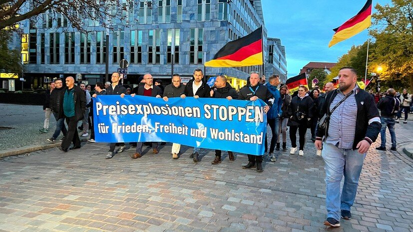     Митинг против роста цен в Саксонии Gettyimages.ru Thomas Schulz / picture alliance