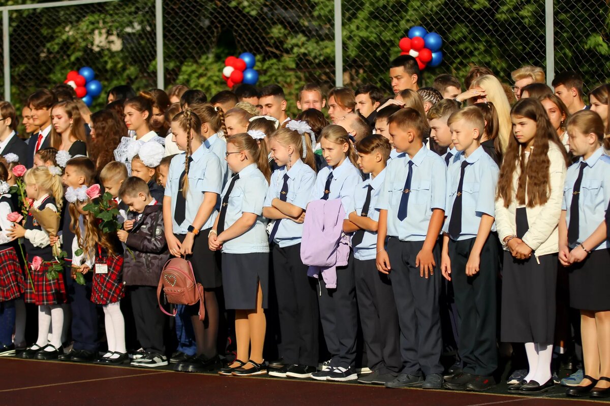 сколько дней прошло с 2020 1 сентября. каникулы у школьников. сколько дней прошло с 2020 1 сентября. школьная линейка 1 сентября 2019. во сколько началась занятия.