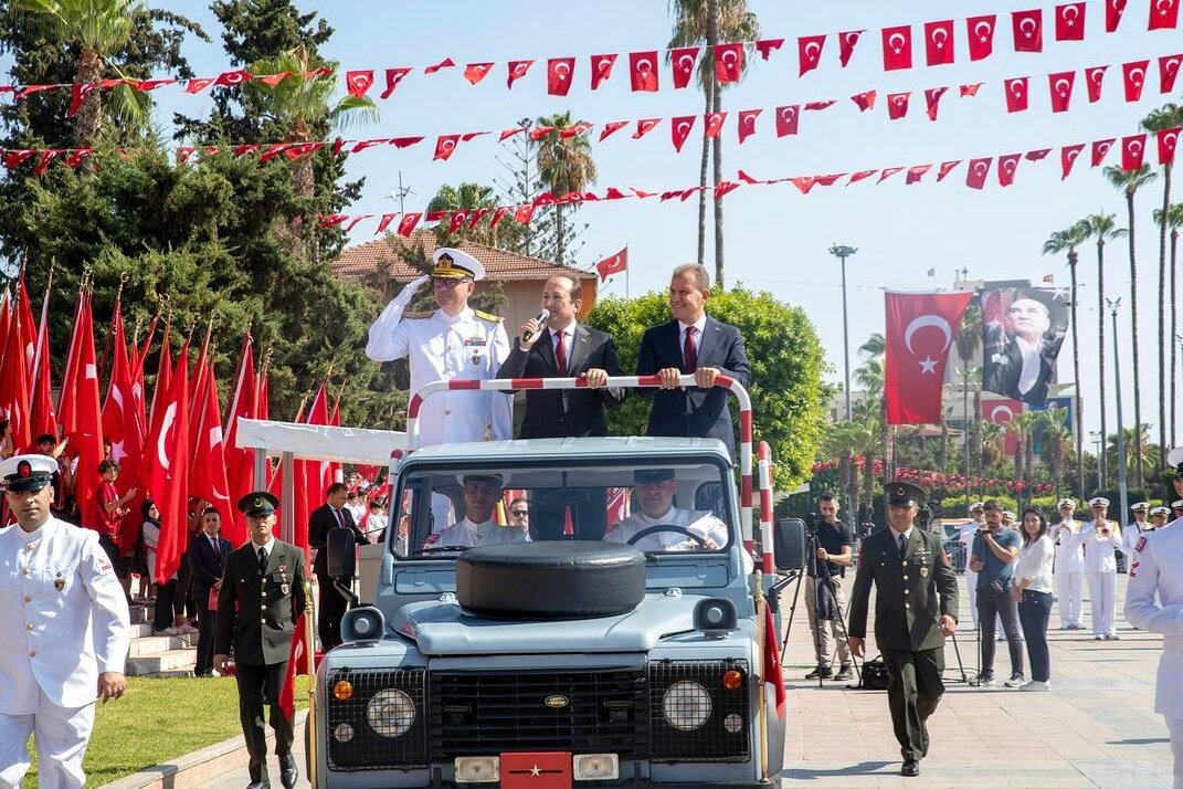 Праздничный кортеж по случаю Дня Победы в Турции