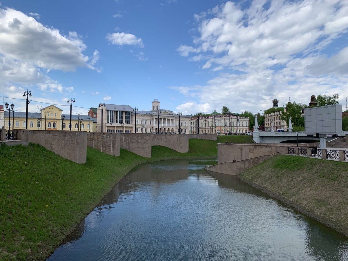 Набережная реки Ушайки. В галерее несколько фото.