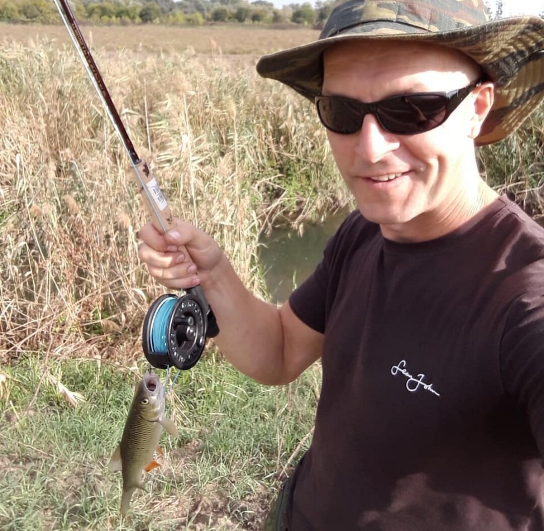 фото автора:  Ловлю нахлыстом головля в ручье, в Адыгее.