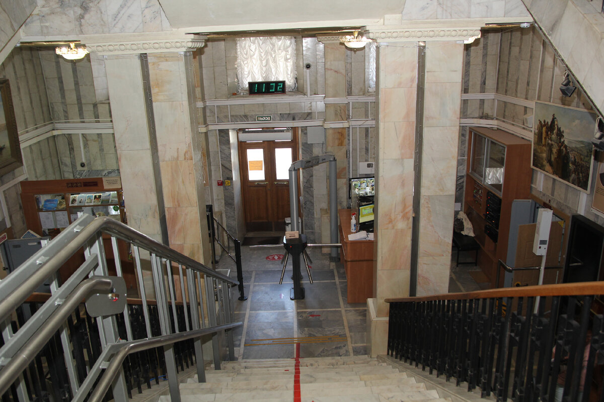 Если вы бывали когда нибудь в музее, из которого не хочется долго  уходить, то тогда вам стоит сходить и в музей краеведения, который находится в Саратове, на ул.-3