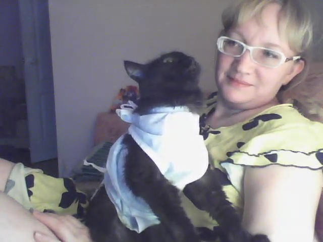 Разговариваю по скайпу с будущим мужем. Кася всегда принимала активное участие в беседах