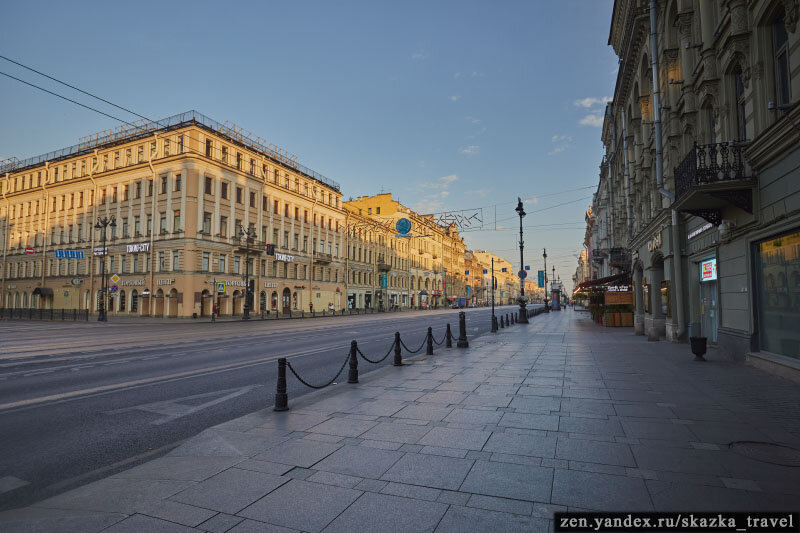 Утром на Невском