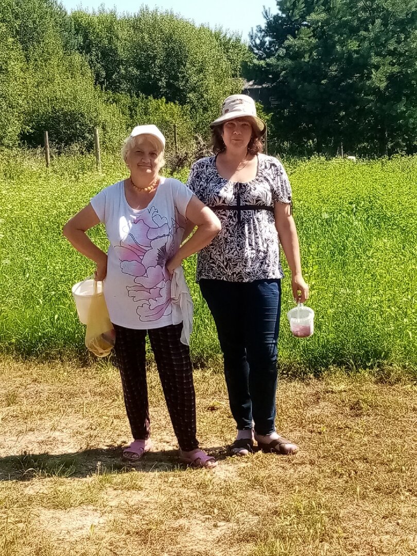 это я с мамой. Видок лесоходительный у нас )))