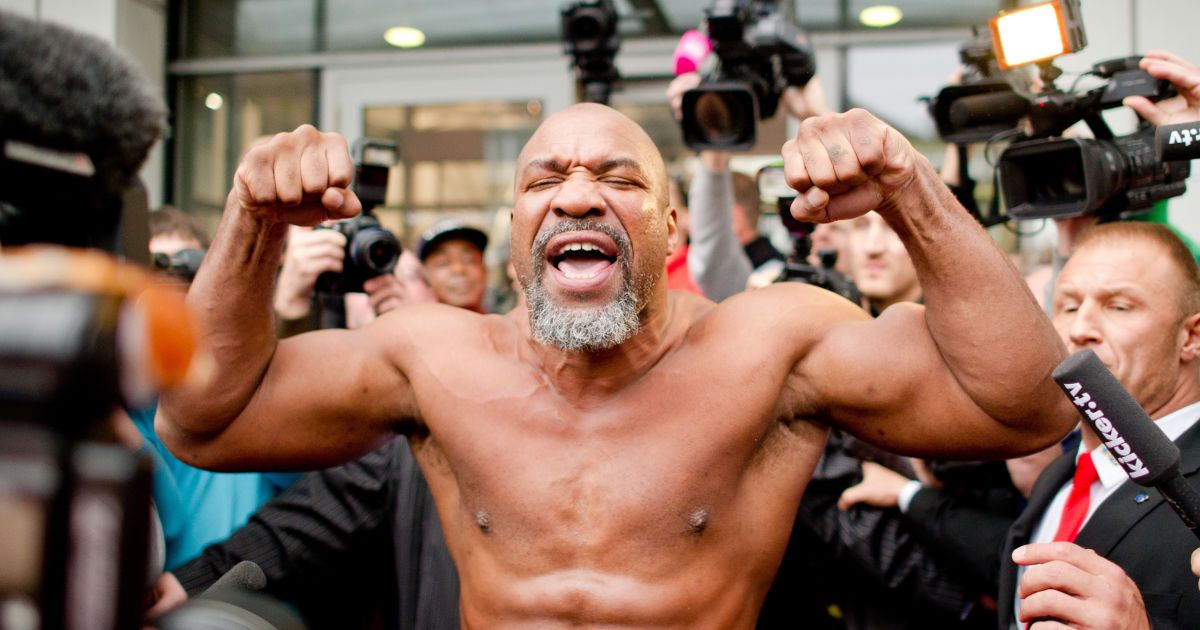 Экс - чемпион мира в супертяжелом весе по версии (WBO) - Шеннон Бриггс