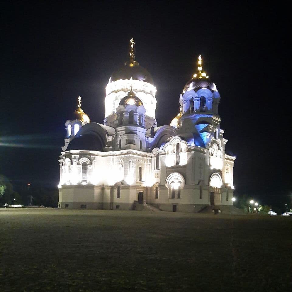 Свято-Вознесенский войсковой кафедральный собор в Новочеркасске на площади Ермака - главный храм донского казачества. Фото участников забега.